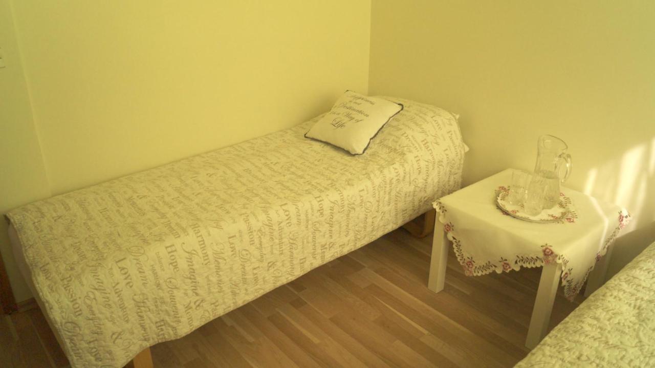 Twin Room With Shared Bathroom Njarthvik Kültér fotó